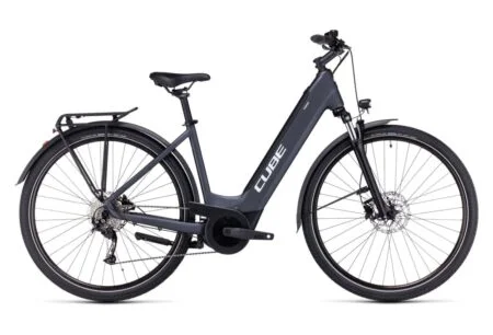 VTC Électrique Cube Touring Hybrid One 625 Easy Entry Shimano Alivio 9V 625 Wh 700 mm Gris 2023