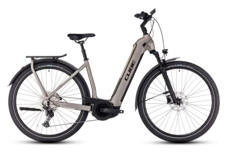 Vélo de Ville Électrique Cube Kathmandu Hybrid Pro 750 Easy Entry Shimano Deore 11V 750 Wh 700 mm Beige Gris Flash Stone 2023