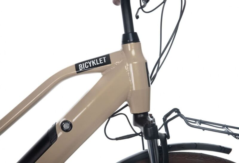 Bicyklet Camille Shimano Acera/Altus 8V 504 Wh 700 mm Beige